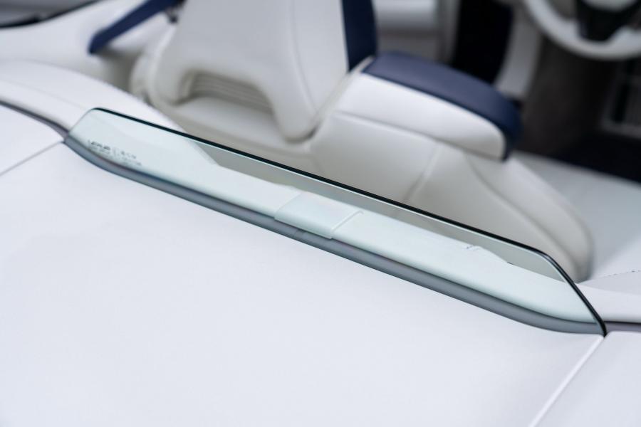 Детали интерьера Lexus LC500 Convertible Regatta Edition 2020 года  (NA) (фото 44 из 51)